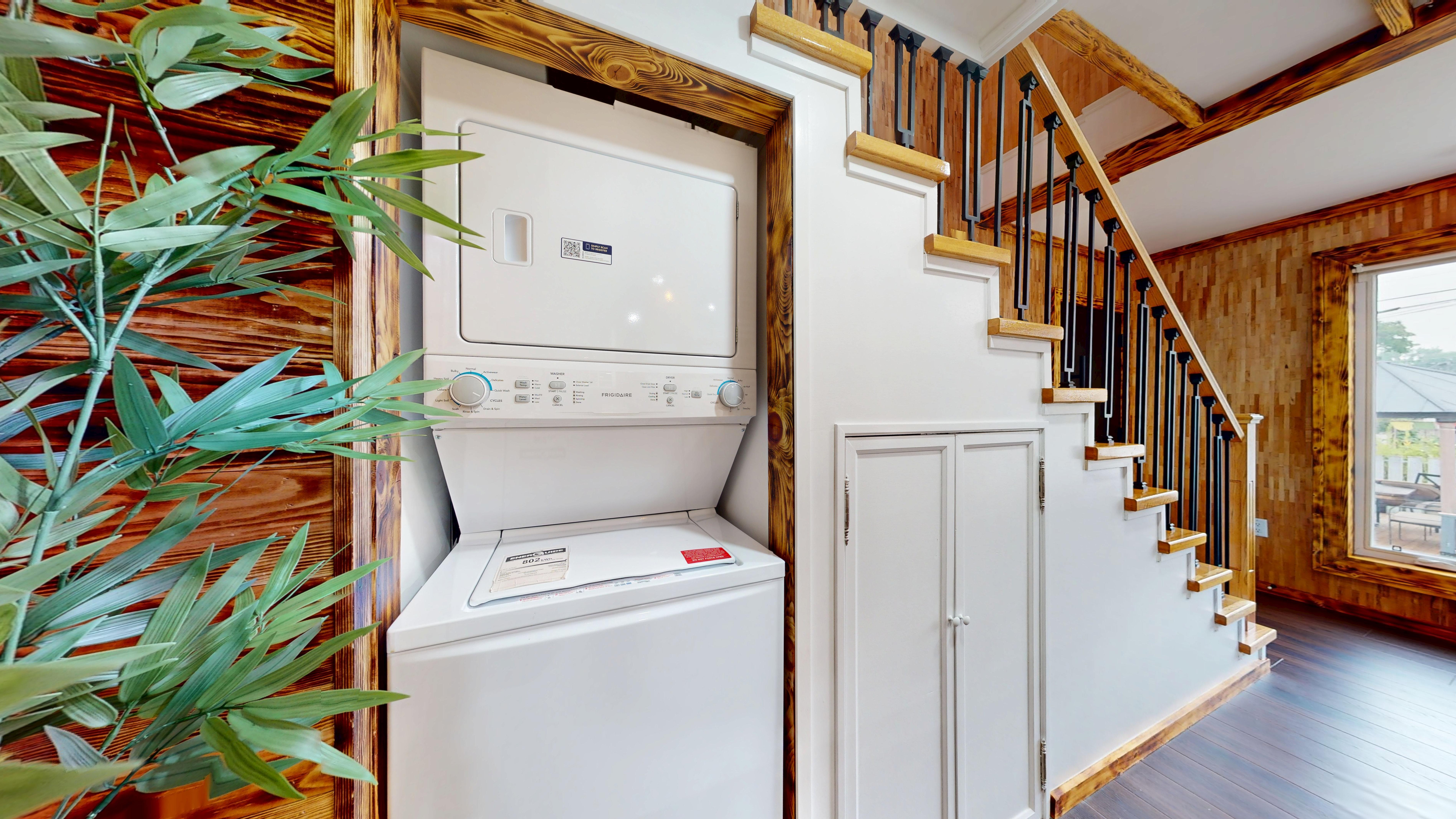 Laundry closet, second angle