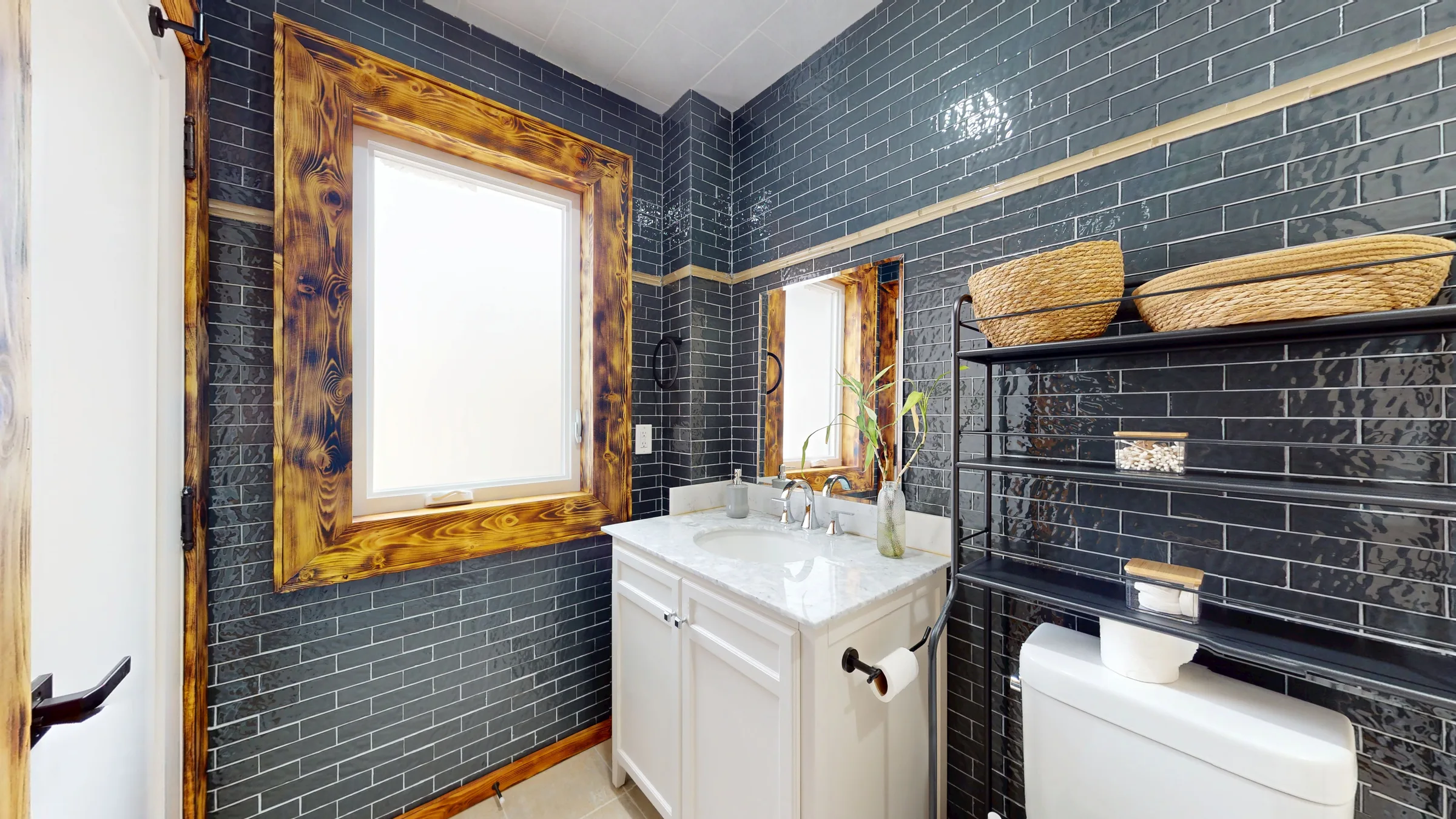 Bathroom, second angle
