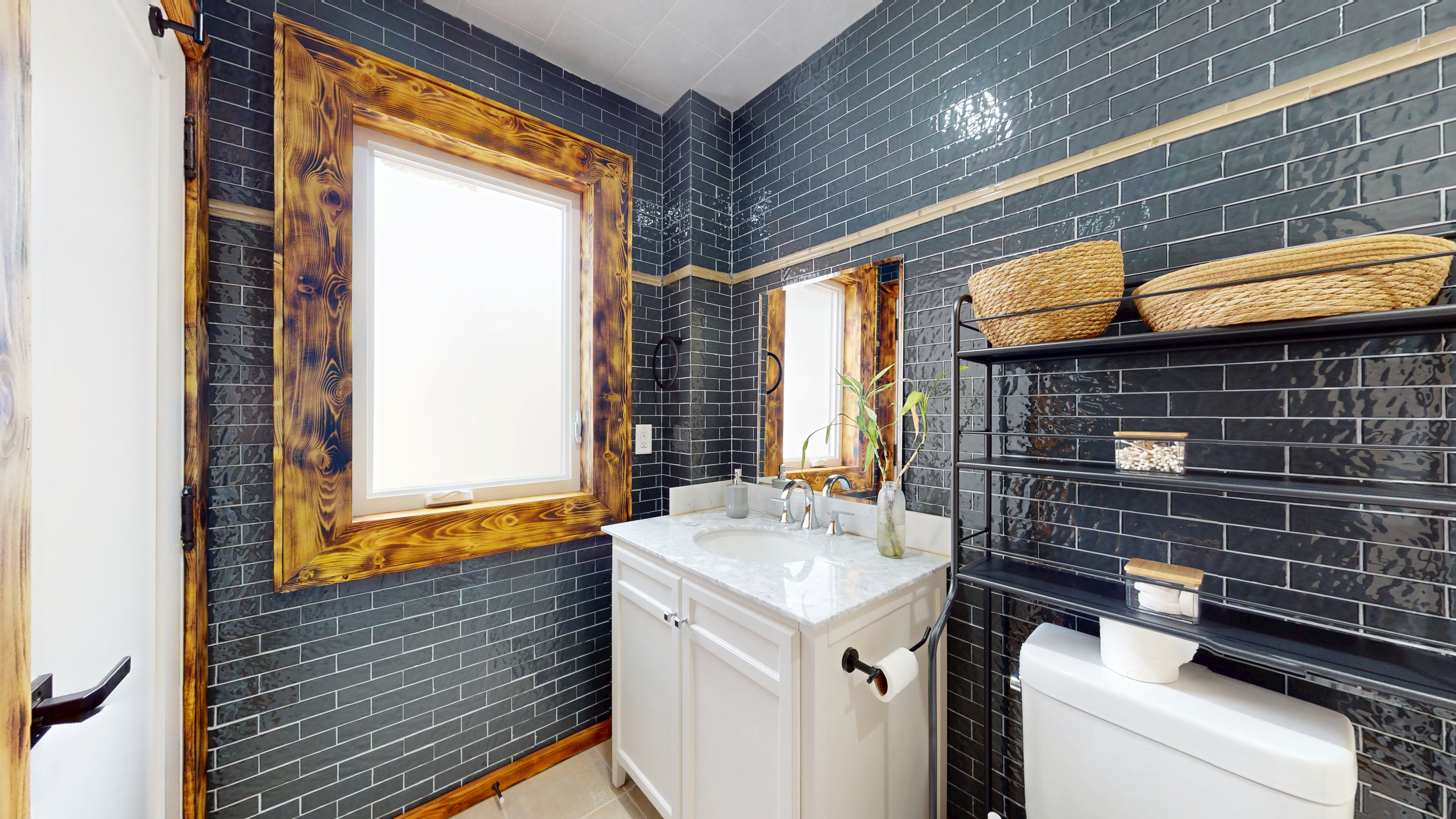 Bathroom, second angle